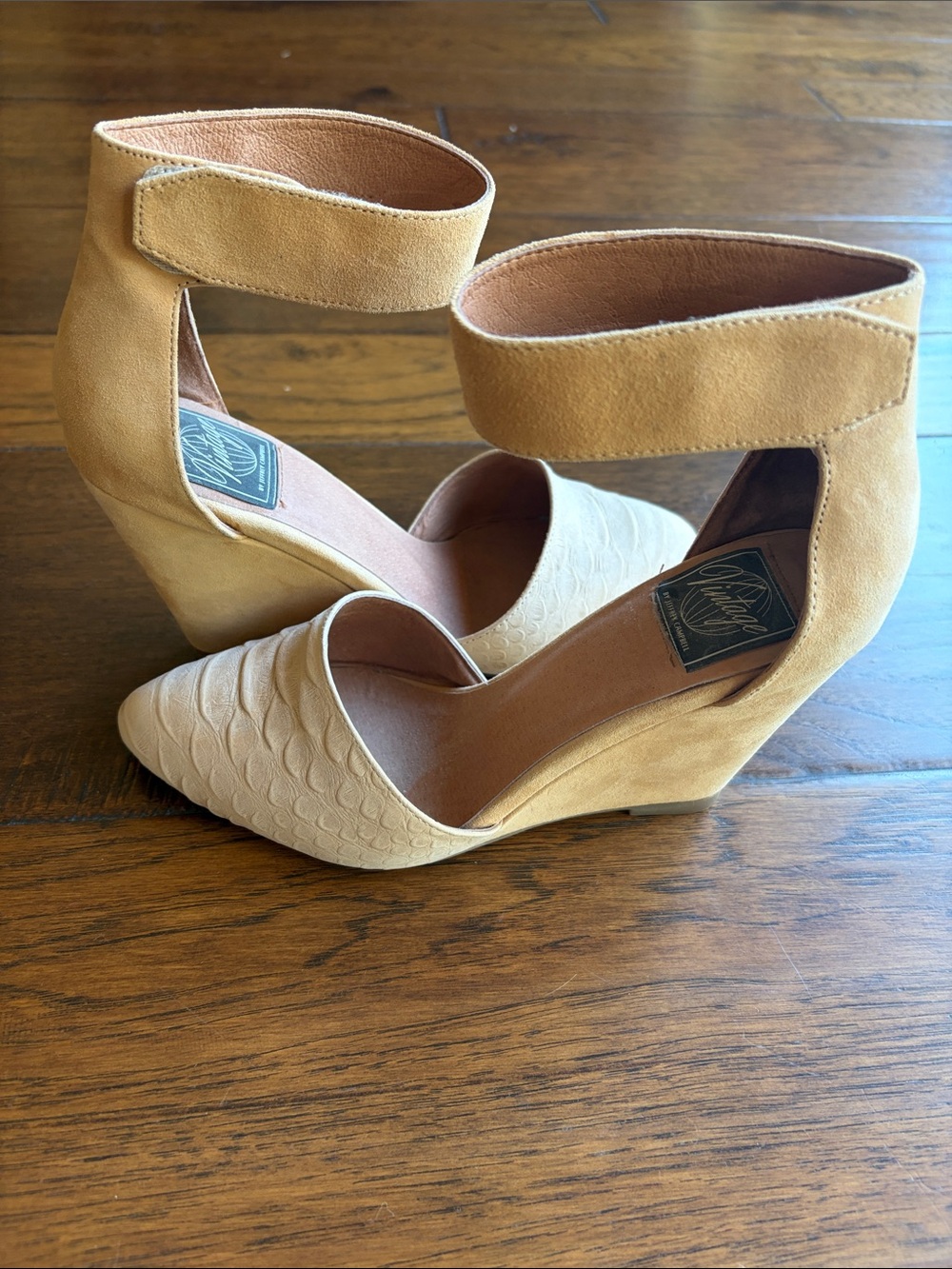 Vintage by Jeffrey Campbell Cream Python Wedge Heels size 7